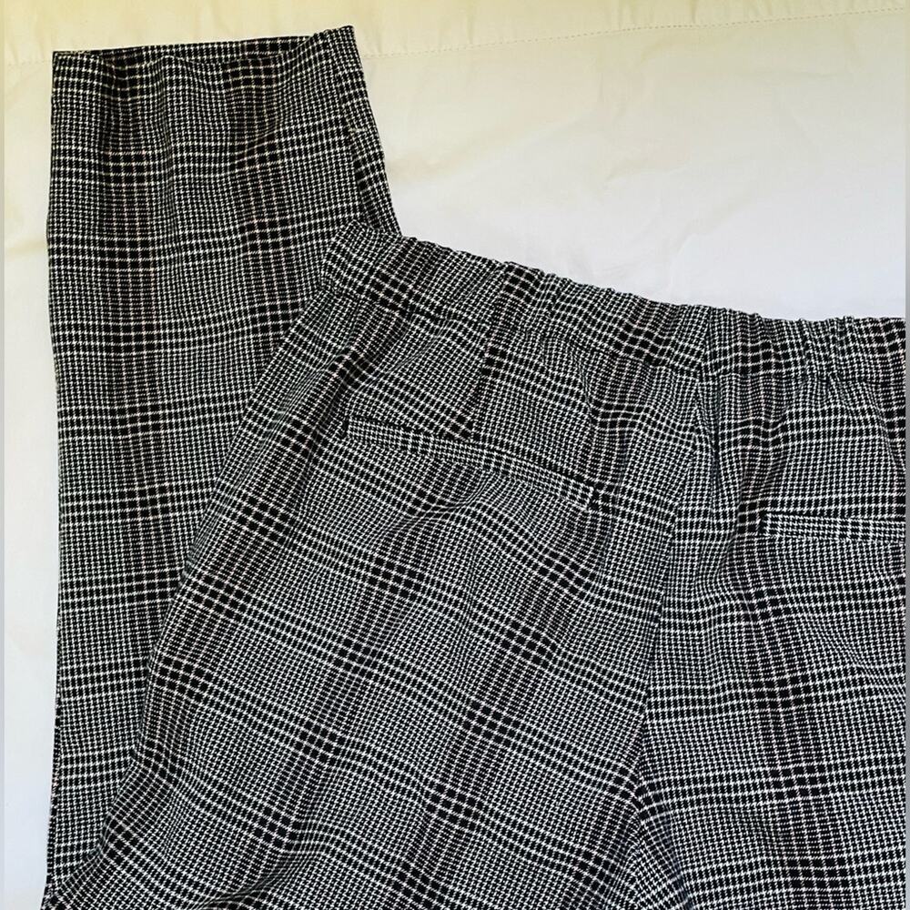 Old Navy Mid Rise Plaid Pull On Ankle Pants - Picture 5 of 8